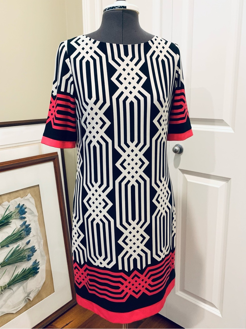 Eliza J Black, White & hot pink Geometric Elbow Length Sleeve Shift Dress